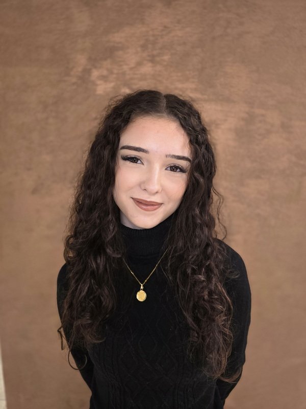 Elma — Hairstylistin und Kosmetische Pediküre Hair Fashion